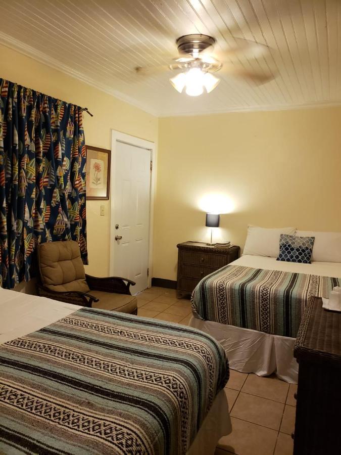 Midtown Guest House Шарлотта-Амалия Экстерьер фото